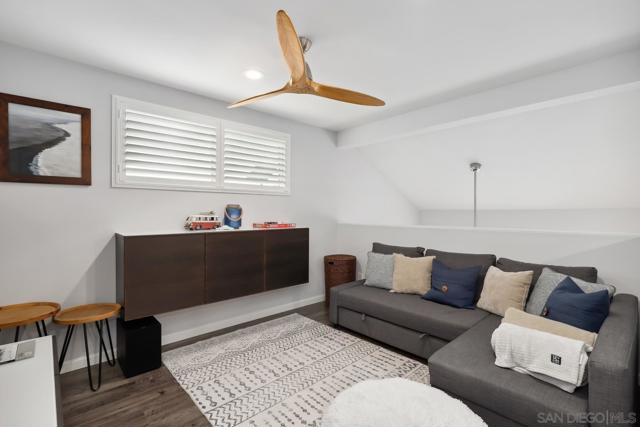 6951 Quiet Cove Dr, Carlsbad CA: https://media.crmls.org/mediaz/4df9e36f-8b43-4be0-bd68-b695a0885c40.jpg