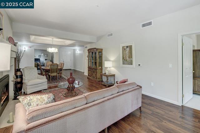 5910 Horsemans Canyon Dr, Walnut Creek CA: https://media.crmls.org/mediaz/4dfacd3b-dc36-4b23-9b2b-6270cae2011e.jpg