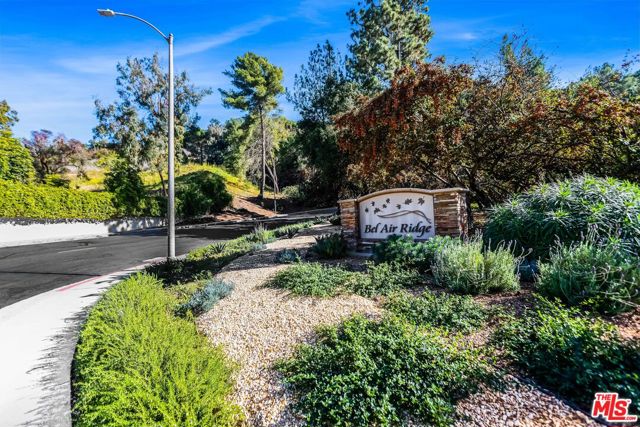 3018 Nicada Drive, Los Angeles CA: https://media.crmls.org/mediaz/4dfae03d-c6f5-4fd1-a112-fdb2b347fe53.jpg