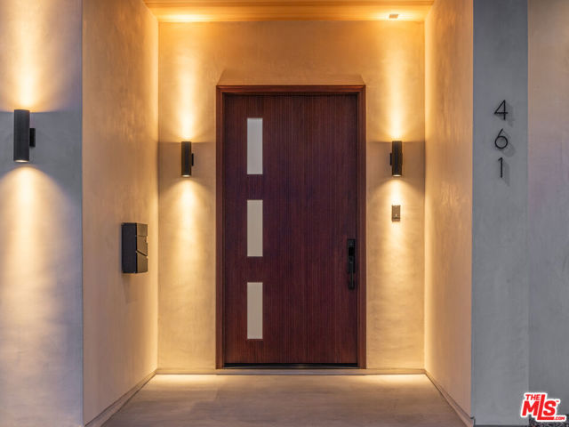 461 Chabela Drive, Manhattan Beach CA: https://media.crmls.org/mediaz/4dfc2610-489b-40bd-a9bc-5195d21b3a80.jpg