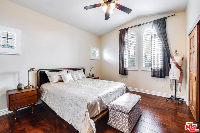 4520 TYRONE Avenue, Sherman Oaks CA: https://media.crmls.org/mediaz/4dfc4d5b-426d-4bc0-935a-f53614a74919.jpg