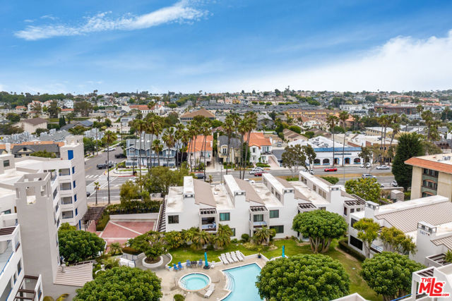 530 The Village, Redondo Beach, California 90277, 3 Bedrooms Bedrooms, ,3 BathroomsBathrooms,Residential,Sold,The Village,23286711