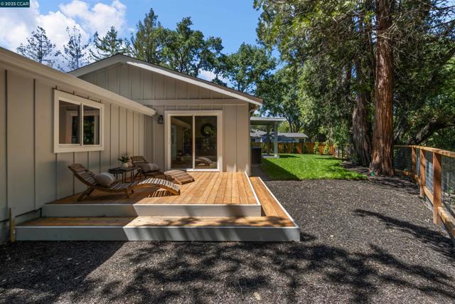 706 St Marys Rd, Lafayette CA: https://media.crmls.org/mediaz/4dfd03fe-3002-4fe3-8277-32a4b684bea4.jpg