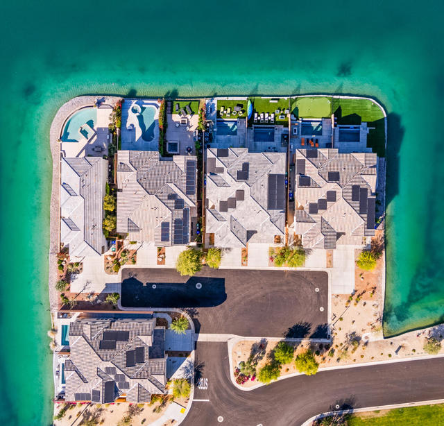 43240 Pietra Court, Indio CA: https://media.crmls.org/mediaz/4dfd0656-71a2-4ef6-8c1c-e65b8225beeb.jpg