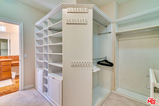 1008 Harbor Crossing Lane, Marina del Rey CA: https://media.crmls.org/mediaz/4dfd79a8-8faf-470a-accc-bbd1d47a260f.jpg