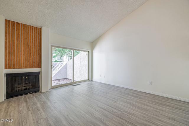 Detail Gallery Image 16 of 48 For 22239 1/4 Erwin St, Woodland Hills,  CA 91367 - 2 Beds | 2 Baths