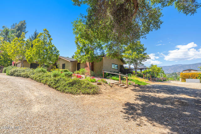 1585 Loma Drive, Ojai CA: https://media.crmls.org/mediaz/4dfdcad8-e8f1-4570-8209-909f8ae24411.jpg