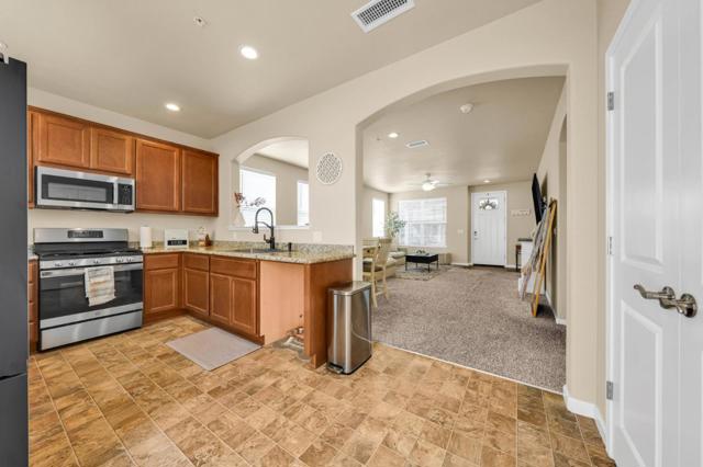 21 Sycamore Street, Greenfield CA: https://media.crmls.org/mediaz/4dfdf24d-1b9b-40c4-9864-3a0e36bf2799.jpg