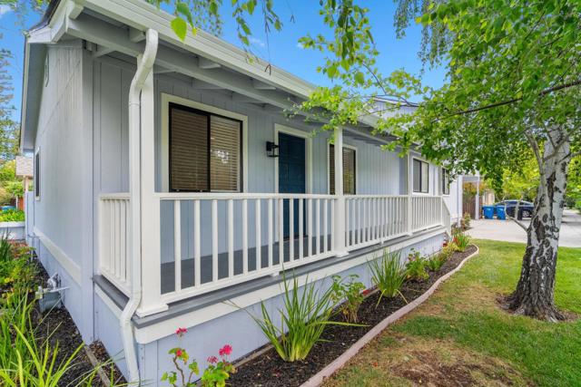 1105 Valota Road, Redwood City CA: https://media.crmls.org/mediaz/4dfe48d7-271d-424f-a001-4ad71cec6b97.jpg