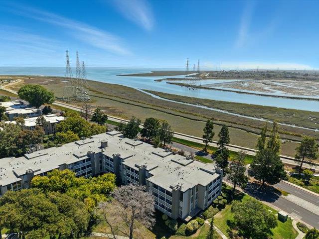 1051 Beach Park Boulevard, Foster City CA: https://media.crmls.org/mediaz/4dfea1c1-2dae-4c2b-869c-e5298c386c40.jpg