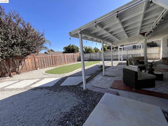 389 White Dr, Hayward CA: https://media.crmls.org/mediaz/4dfec4c9-63a9-4efa-b90d-8f4fe4b127c3.jpg