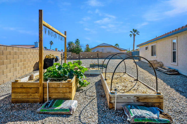 78524 San Marino Court, La Quinta CA: https://media.crmls.org/mediaz/4dfecac0-91ed-4d26-b784-9cf306c9ba6a.jpg