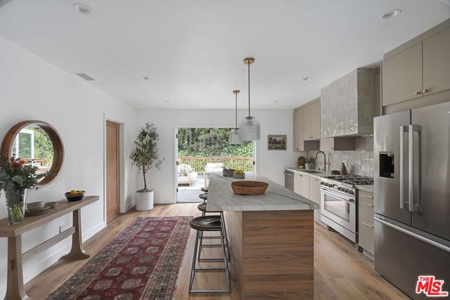 5215 Parkglen Avenue, Los Angeles CA: https://media.crmls.org/mediaz/4dffc127-f44f-404d-990a-b235004e8502.jpg