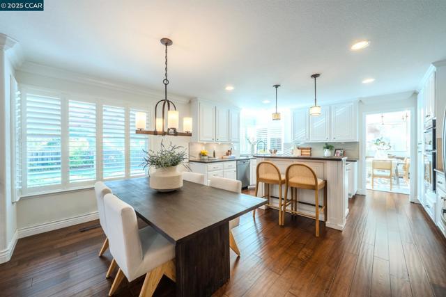 40 Northview Ct, Danville CA: https://media.crmls.org/mediaz/4e00497f-d18e-4105-8b91-c336373b09ec.jpg