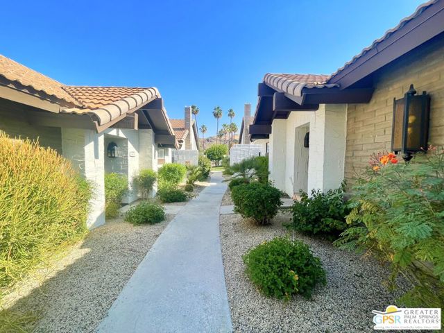 2234 S Linden Way, Palm Springs CA: https://media.crmls.org/mediaz/4e010033-9160-4e15-b936-170444c8ef03.jpg