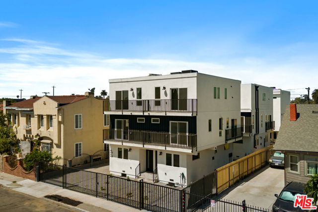 1615 2nd Avenue, Los Angeles CA: https://media.crmls.org/mediaz/4e012aae-0a6a-4e48-a8c0-67ba1f75e6cd.jpg