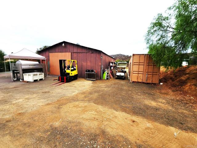 25260 E Old Julian Hwy, Ramona CA: https://media.crmls.org/mediaz/4e012ec0-f0a1-4ce9-9ab7-01060767fe02.jpg