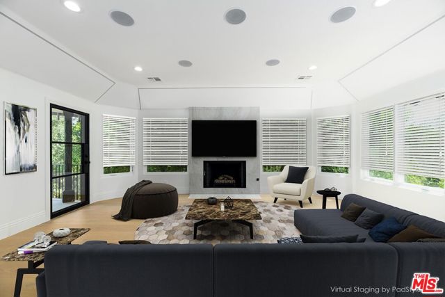 4929 Lakeview Canyon Road, Westlake Village CA: https://media.crmls.org/mediaz/4e01746f-c023-4dd1-95ba-ab1d09d85553.jpg