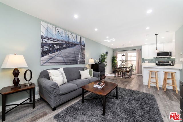 1145 Larrabee Street, 6 photo 6