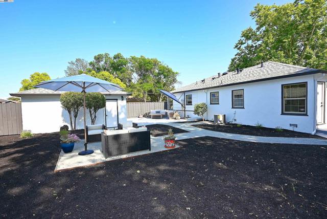 3208 McNutt, Walnut Creek CA: https://media.crmls.org/mediaz/4e01b234-e6c9-43bb-966f-5ca326ad77eb.jpg