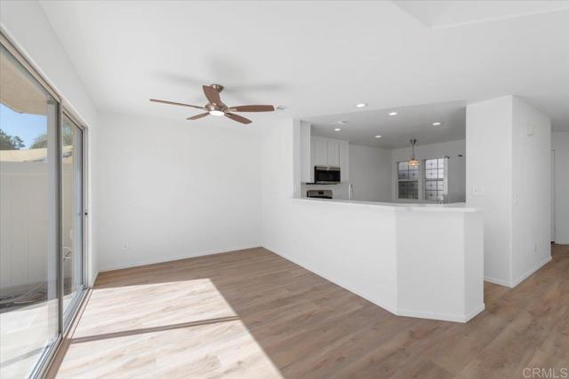 Detail Gallery Image 11 of 44 For 1275 Natoma Way #B,  Oceanside,  CA 92057 - 3 Beds | 2/1 Baths