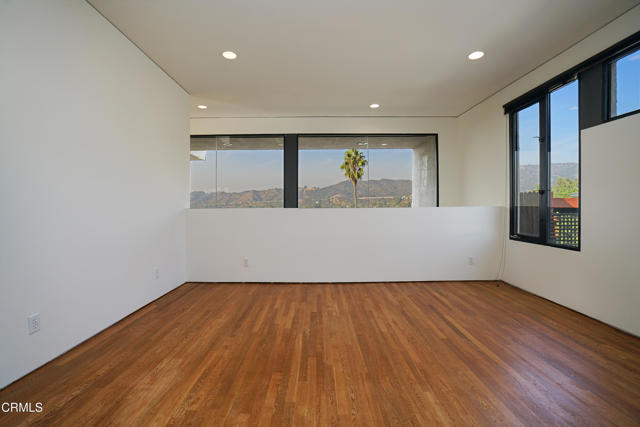 1325 Linda Rosa Avenue, Los Angeles CA: https://media.crmls.org/mediaz/4e02ee4e-23f3-43a2-969d-2ecf432bc1fc.jpg
