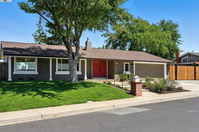 5701 Lewis Way, Concord CA: https://media.crmls.org/mediaz/4e030b80-aca6-4589-8f66-55241d9dfa5a.jpg