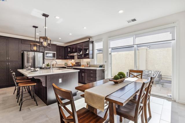 2209 Shiraz Cmn, Livermore CA: https://media.crmls.org/mediaz/4e03233b-e1b3-47ef-b133-26f8096fbe24.jpg