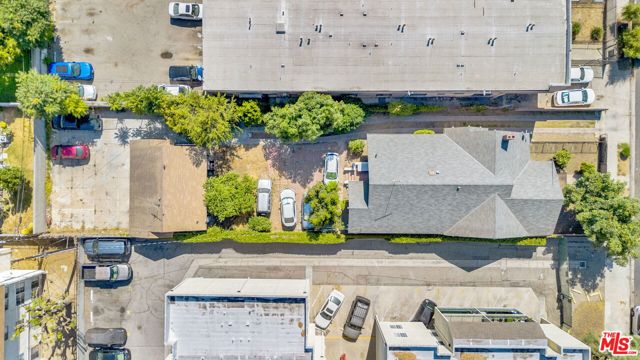 1215 W 39th Place, Los Angeles CA: https://media.crmls.org/mediaz/4e0332a7-c607-4c60-8c66-7cc32b1031ab.jpg