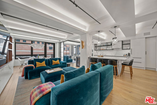 849 S Broadway, Los Angeles CA: https://media.crmls.org/mediaz/4e034d07-5012-46a8-ae6c-61386d270c10.jpg