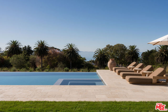 4200 Marina Drive, Santa Barbara CA: https://media.crmls.org/mediaz/4e03fa43-1d5b-4f95-90e4-d4dcee70506e.jpg