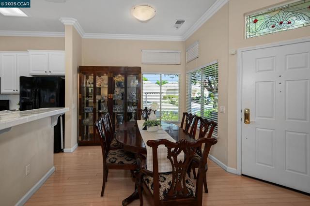 95 Goldspur Way, Brentwood CA: https://media.crmls.org/mediaz/4e0408c3-133d-46bd-aa4c-687093a77072.jpg