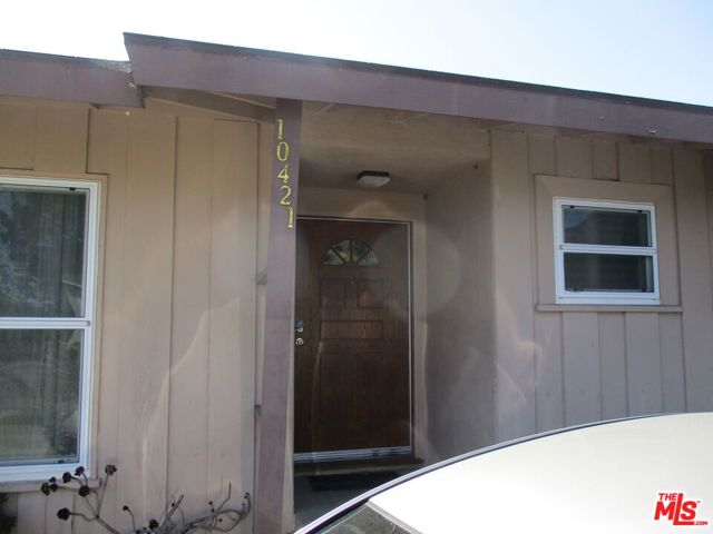 10421 S 1st Avenue, Inglewood CA: https://media.crmls.org/mediaz/4e0442e5-9726-49af-b052-f0af2469f957.jpg