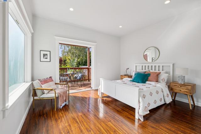 1525 Stanton St, Alameda CA: https://media.crmls.org/mediaz/4e0461b6-9512-40fb-9611-acce4c6c0740.jpg