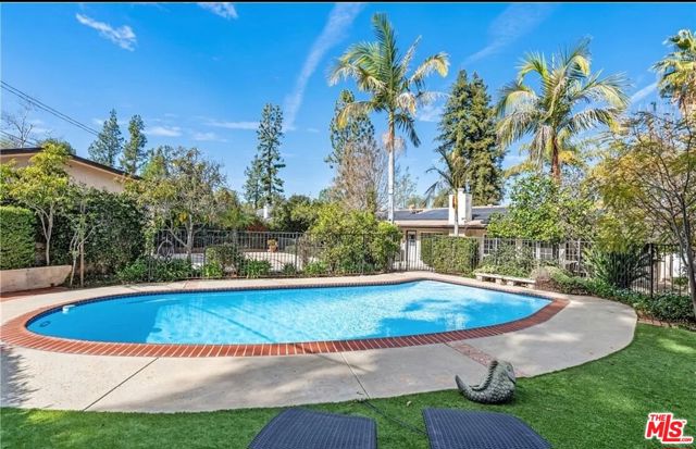 24316 Burbank Blvd photo 23