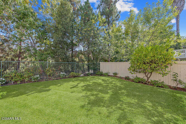 1636 Meadowglen Court, Newbury Park CA: https://media.crmls.org/mediaz/4e04c0c8-fec4-4f63-baa9-611f0143687a.jpg