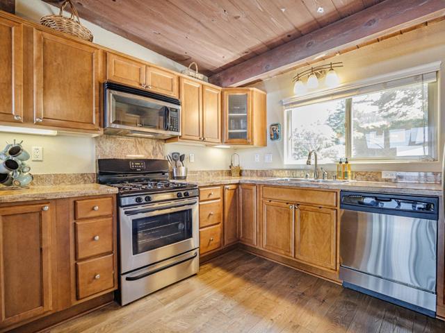 156 Mar Vista Drive, Monterey CA: https://media.crmls.org/mediaz/4e053112-8ab1-4299-b9b3-417ce1c4563c.jpg