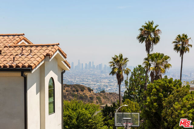 2380 Venus Drive, Los Angeles CA: https://media.crmls.org/mediaz/4e05bbed-a42e-4347-ab1f-3a98f1ea476a.jpg