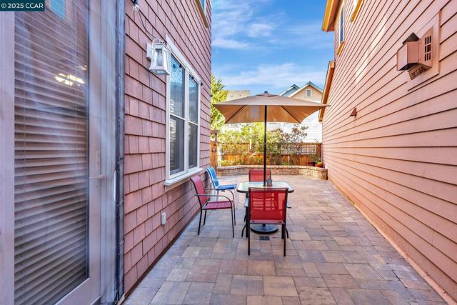 2036 Serra Ln, Hercules CA: https://media.crmls.org/mediaz/4e062792-11be-4e2d-85de-cbdb884a42af.jpg