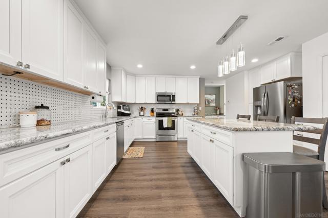 13011 Laurel St, Lakeside CA: https://media.crmls.org/mediaz/4e065ad3-544f-422d-85b1-36636e578855.jpg