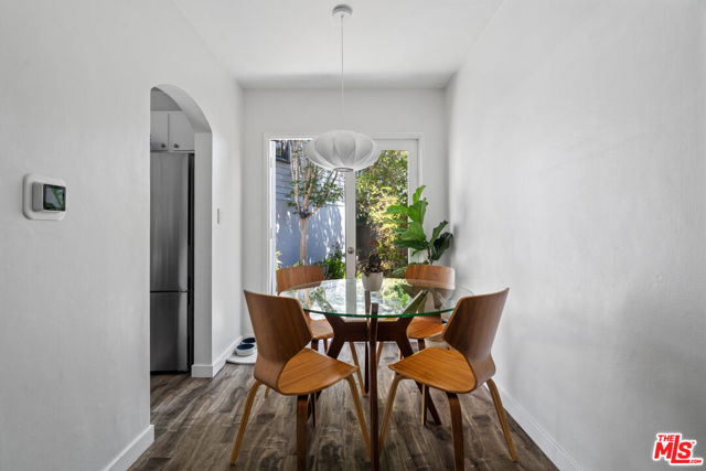 2318 Beach Avenue, Venice CA: https://media.crmls.org/mediaz/4e067d07-6fdc-4705-8c76-2709731ed968.jpg