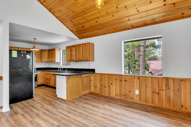 53962 Marian View Drive, Idyllwild CA: https://media.crmls.org/mediaz/4e0704b7-cc50-4d5f-b574-bd41ef478ce6.jpg