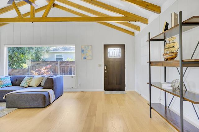 667 Cuesta Drive, Los Altos CA: https://media.crmls.org/mediaz/4e074c96-3351-4713-9138-f90ca8e86095.jpg
