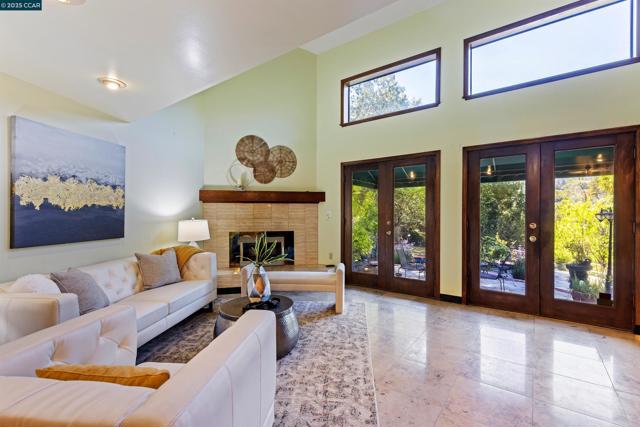 39 Mira Loma Rd, Orinda CA: https://media.crmls.org/mediaz/4e077cf6-a313-48cd-b536-b01c18081f80.jpg