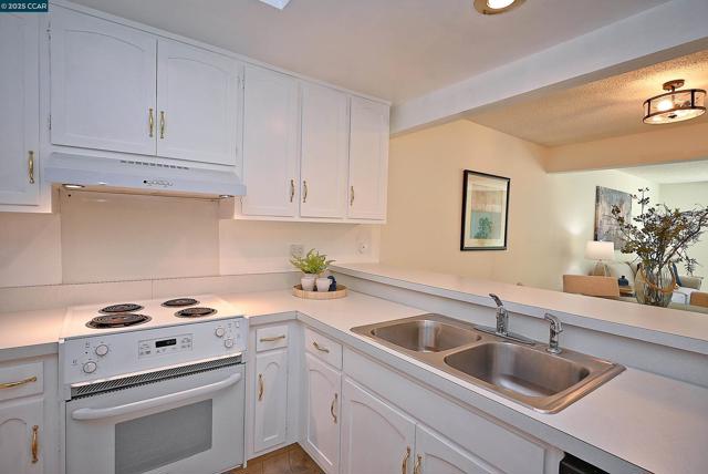 1316 Rockledge Ln, Walnut Creek CA: https://media.crmls.org/mediaz/4e07b541-1bbe-476b-9095-d30298007887.jpg