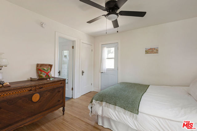 4015 Shelburn Court, Los Angeles CA: https://media.crmls.org/mediaz/4e07c644-f24f-43a0-9246-46a156921b32.jpg
