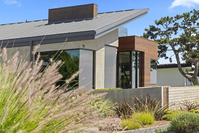 Detail Gallery Image 1 of 1 For 770 W Solana Circle, Solana Beach,  CA 92075 - 2 Beds | 2 Baths