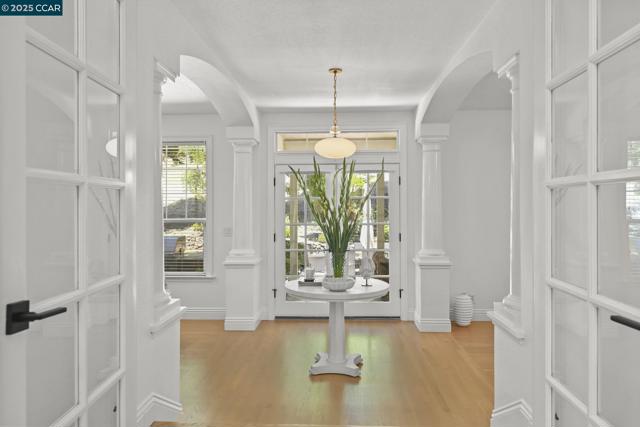 107 Leafield Rd, Danville CA: https://media.crmls.org/mediaz/4e080d87-0635-4a60-8a3e-07d52b52df5d.jpg