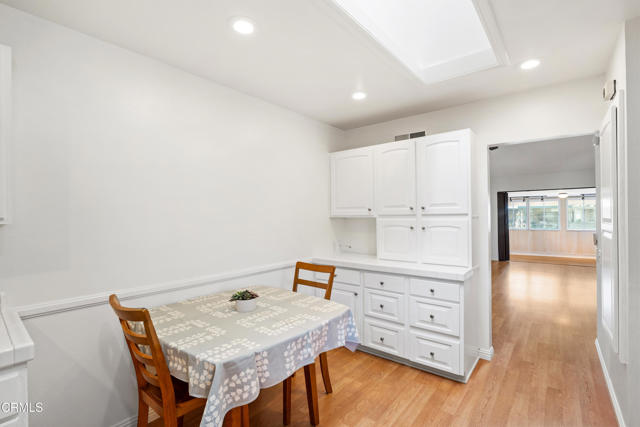 11225 Village 11, Camarillo CA: https://media.crmls.org/mediaz/4e0842ca-041f-4bb4-b86d-6e303b4f35be.jpg