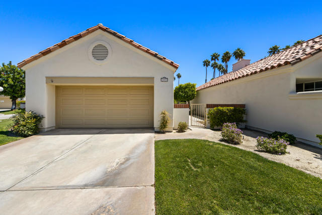 43870 Via Granada, Palm Desert CA: https://media.crmls.org/mediaz/4e08f3d1-4bb3-4c9a-b4c0-50d4798518e9.jpg
